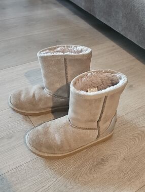 UGG Australia Classic Shimmer sz 2 kids winter suede shearling boots